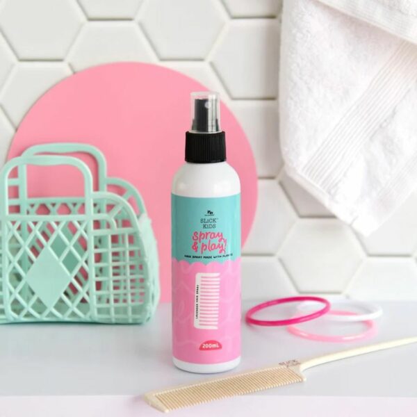 Slick Kids haarspray badkamer