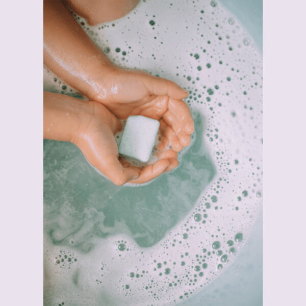 Naïf Splashing Bath Bombs