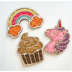 vulvormen vulbakje sensomotorisch speelgoed speelrijst magisch zand kinetisch zand speelzand speelerwten speelgoed hout stempel klei zand eenhoorn regenboog cupcake vultray