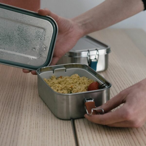 Ekobo RVS lunchbox met voedsel (1)