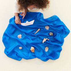 Sarah's Silks speelzijde blauw met speelgoed