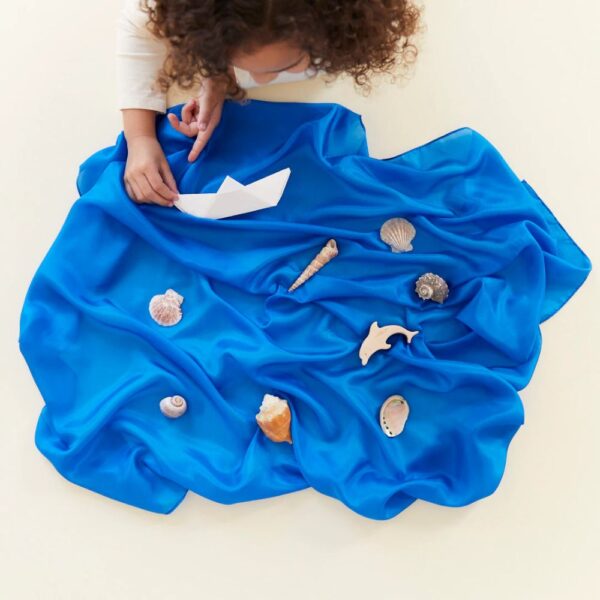 Sarah's Silks speelzijde blauw met speelgoed