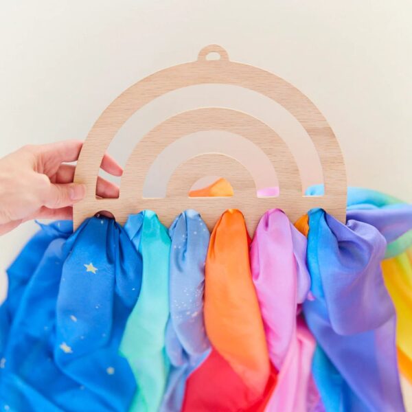 Sarah's Silks speelzijde display regenboog met speelzijde