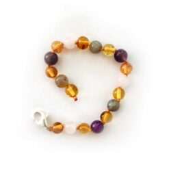 baby armbandje barnsteen, labradoriet, rozenkwarts en amethist 14 cm